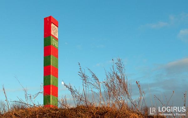 футляр пограничный столбик. пограничный столб картинка. пограничный столб 100. погран столб ссср. пограничник у пограничного столба.