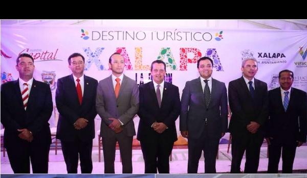 AHyMXalapa's tweet photo. Presentación de la marca #XalapalaRegión en la Universidad Anáhuac Xalapa @quirarterey @harrygrappa @americozuniga http://t.co/UPEU6pdBJd