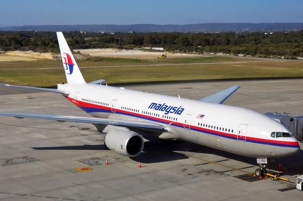 Se estrella en Ucrania el MH17 un avión de Malaysia Airlines con 295 pasajeros a bordo, cerca de Donetsk.