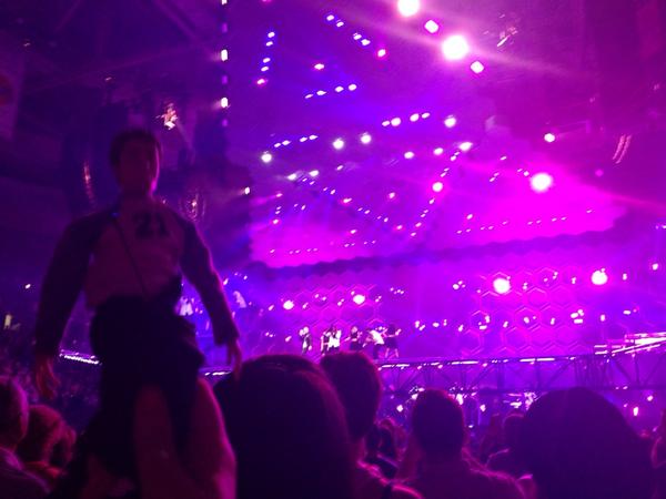MsEmilyboo's tweet photo. It's like you're my mirror. @jtimberlake #jt2020tour #adventureswithminijt #albany #justintimberlake http://t.co/2oAZWySA9o