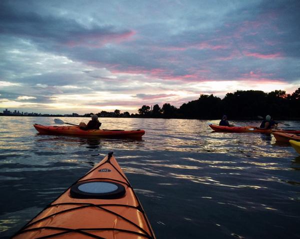 IDollyLenz's tweet photo. Nice! @SellingMidtown RT  @HuffPostDetroit: Love Detroit View Sunset River Tour @PureDetroit313 and @DetRiverSports http://t.co/EHAtcgAQdm