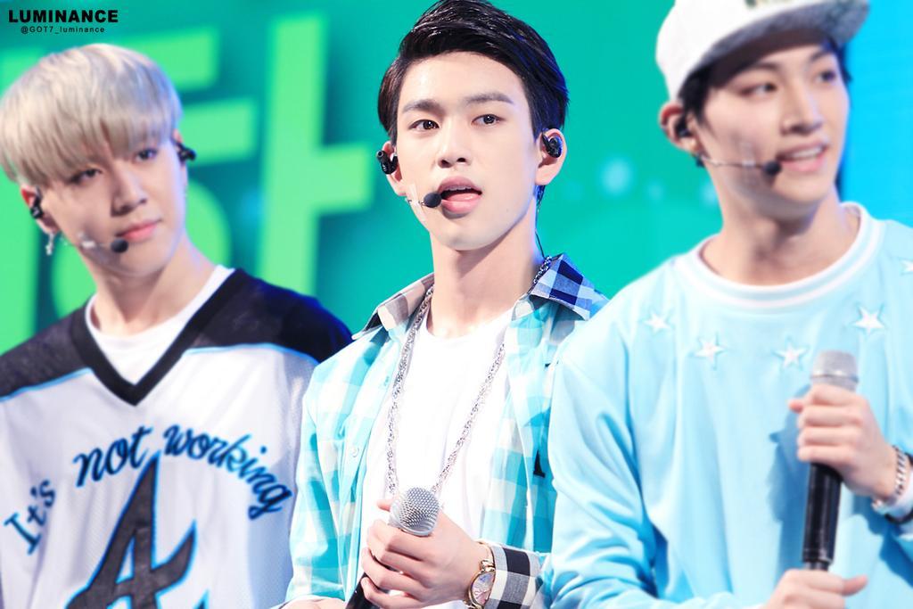 BswmeS8CYAAnA5T.jpg:large