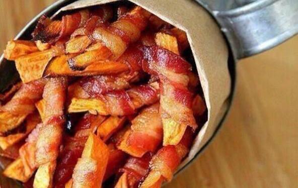 ItsOnIyFood's tweet photo. Bacon Fries before Guys 😍 http://t.co/JQSJbHOevN