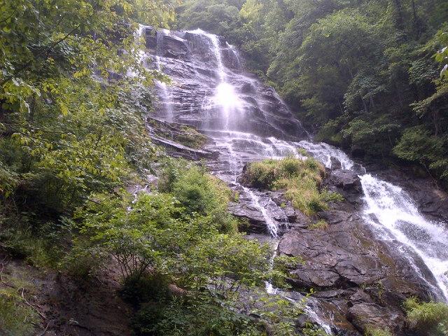 Cool. (@ Bottom Of Amicalola Falls) http://t.co/2Qw9KjotRA http://t.co/UCprFFCf2e<a href="/tag/worththetrip"class="tags"><span>#worththetrip</span></a>