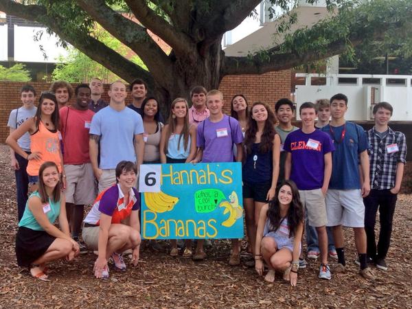 CUOAhannah's tweet photo. My final bunch of #hannahsbananas http://t.co/9JwwbbG731