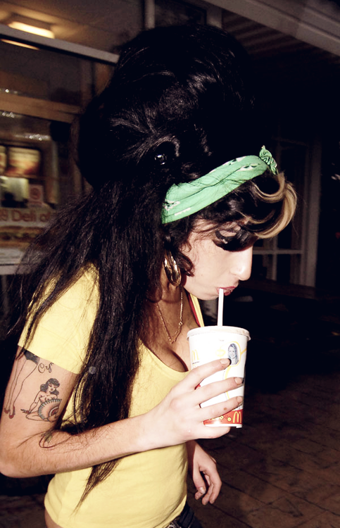 Amy öldüğünde vücudunda toplam,416MG alkol miktarı vardı.(Ölümcül sınır 350 mg.)