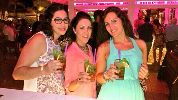 imcg22's tweet photo. De mojitos en #caipirinhabeachclub con @mariquercus @tamaragg14 😜 http://t.co/jzrP8EOdu3