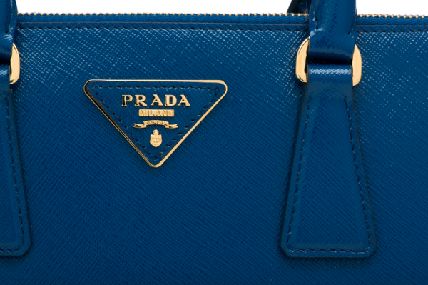 Holt Renfrew tweet media