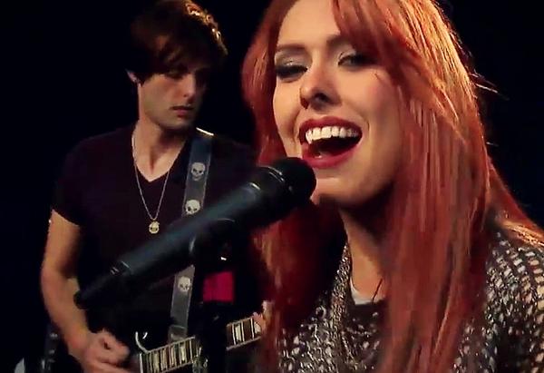 showlivre's tweet photo. a @bandaCW7 ao vivo no Estúdio Showlivre, com a @mia_cw7 zoando todo mundo >> http://t.co/8Qrd7f67em http://t.co/BhAoPrcmNI