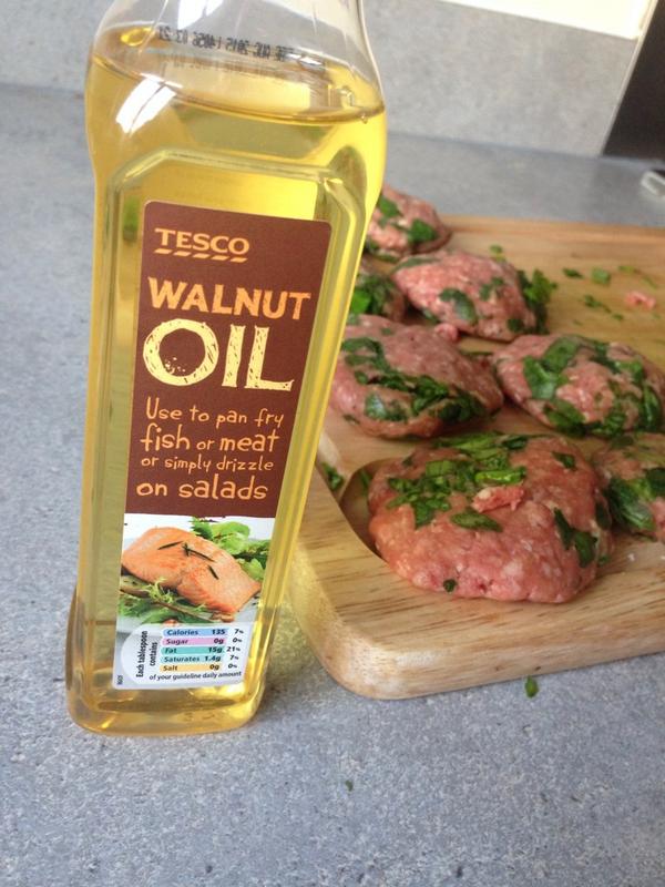 PerformPhysiq's tweet image. Clean food doesn't have to be boring! Home made lean mince &amp;amp; spinach burgers cooked in walnut oil! 👌💪