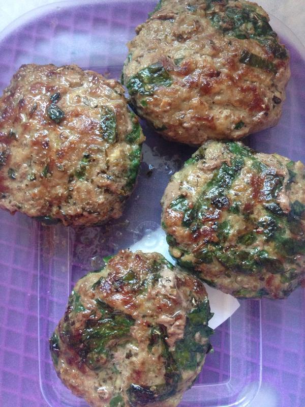 PerformPhysiq's tweet image. Clean food doesn't have to be boring! Home made lean mince &amp;amp; spinach burgers cooked in walnut oil! 👌💪