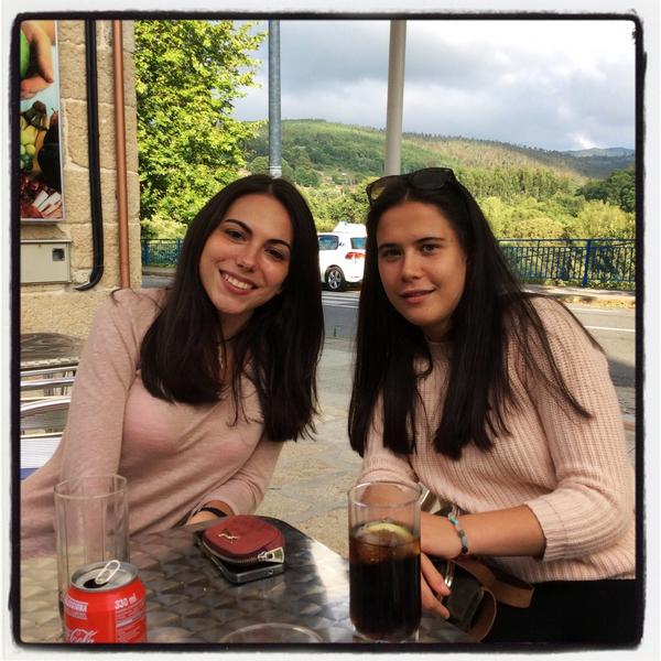 AECOVIAL's tweet photo. Entre clase y clase, cocacola con las guapas @AndreaMoledo y @natt_rp http://t.co/xEVl3Jf8fE
