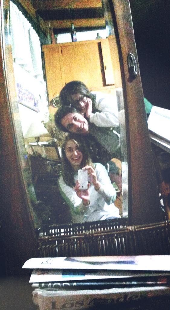 Bel_mG's tweet photo. @anagabriela012 @nachovalencia10  los amooo http://t.co/unUzImdaNH