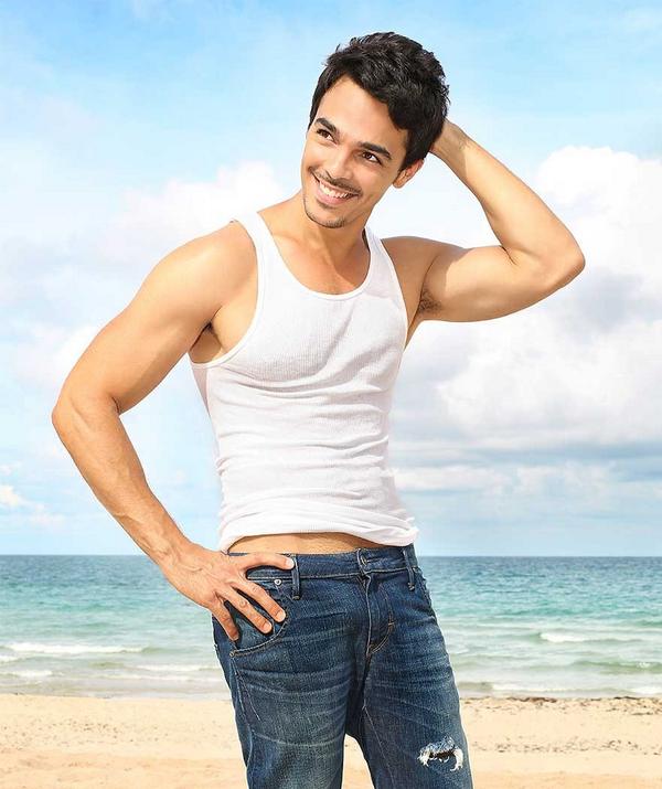 NocheDeLuz's tweet image. Apoya a Shalim Ortiz #CuerposHot2014  @shalim @luzgarciatv cuerposhot.net