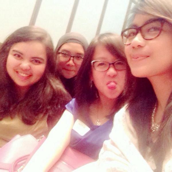 Ketika satu pertanyaan=3 / 4 selfie... Hahaha <a href="/fitrieboer/">Fitrie🔆</a> <a href="/dinda3007/">Adinda Ayu Ristiyani</a> ocha... 