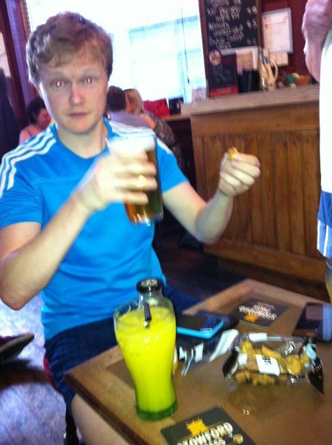 samtoliver's tweet photo. Perfect way to recover from @ClearFitnessUK BootCamp #porkscratchings #workinit http://t.co/XKYOlYk2UD