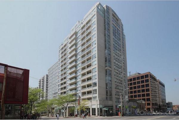 43Eglinton's tweet photo. Awesome penthouse condo w/ 1302 sq ft available for lease @ Yonge &amp; Eglinton, Toronto - visit http://t.co/fUr2hOjwEY http://t.co/AW3McekUTd