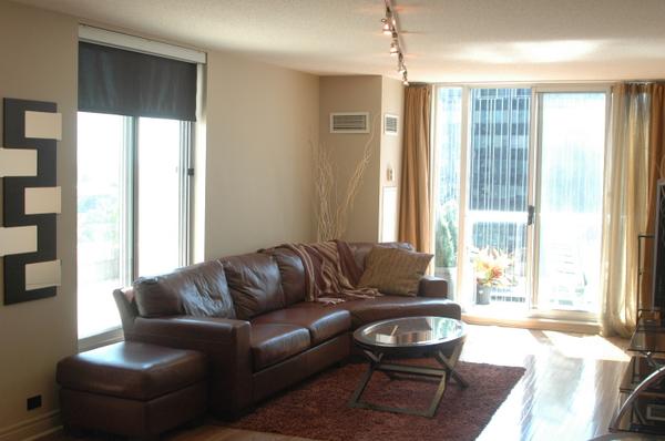 43Eglinton's tweet photo. Awesome penthouse condo w/ 1302 sq ft available for lease @ Yonge &amp; Eglinton, Toronto - visit http://t.co/fUr2hOjwEY http://t.co/AW3McekUTd