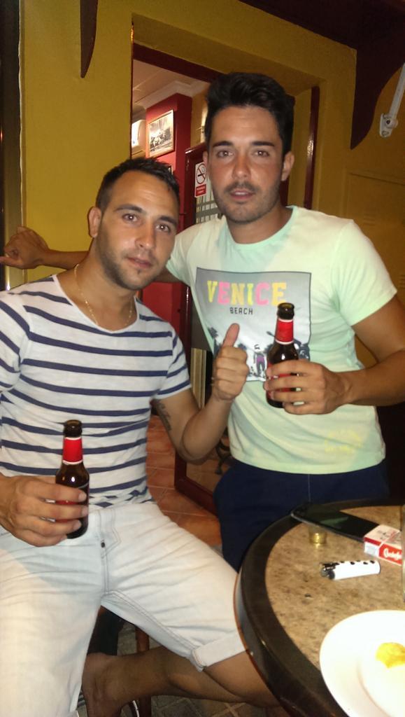 Israel_jg88's tweet photo. @AlvaroVaryxdyesolo cruzcampooo http://t.co/0HLM47v84s