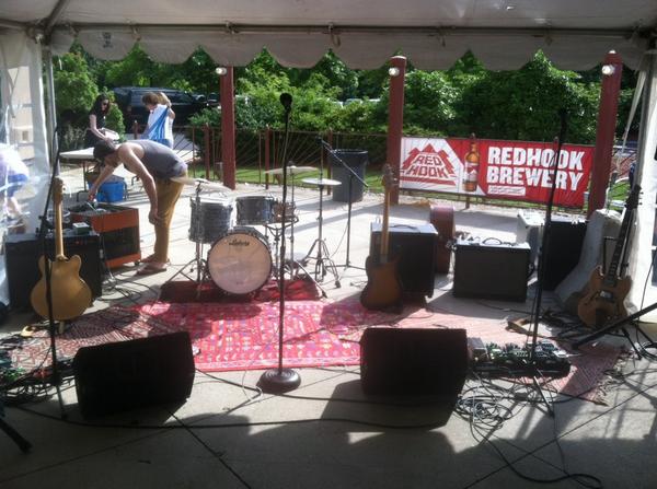 jpkenny22's tweet photo. Jammin at Red Hook Brewery http://t.co/O52oD4hWfL