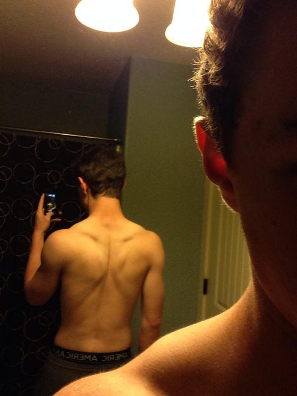 lowezeee's tweet image. I kinda like this picture, and I don't know why😅
#Backslip