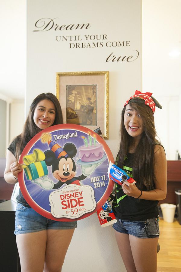 MyProgramDLR's tweet photo. Who says you can't show off your #DisneySide because you're not at @DisneylandToday? #CPFun http://t.co/tHt695VJYi