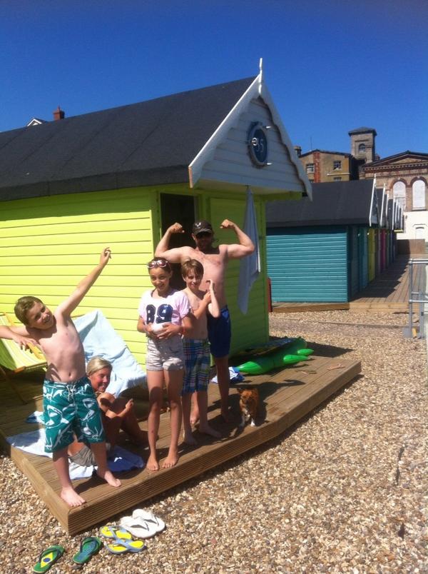 Hsfgreen's tweet photo. Fun in the sun today back to work in the morning #beachhut ☀☀#dontwanttowork😞😞 http://t.co/stwWlfXyBI