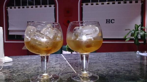 lesles7's tweet photo. #juernes#copeoimprovisado#cena#risas @Sandra_tenatorr http://t.co/DgR37j8Tp2