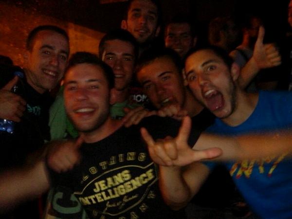 pelotari7's tweet photo. Conciertazo en barakaldo.. Aupa @kaotikooficial !!! @kiriku9 @kastrulu @aimarko69 @txokorrodel15 @jonmeee #josepinho http://t.co/nbtRpFu4BY
