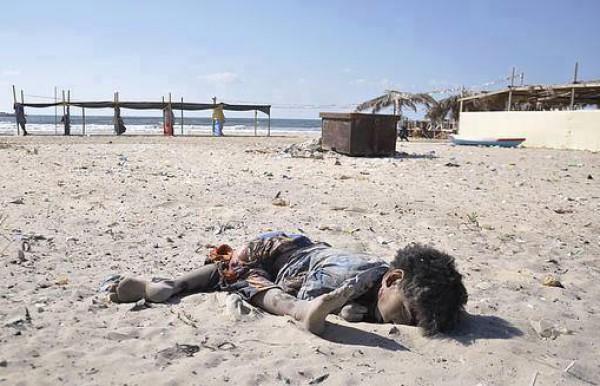 A video shows how #Israel murdered 4 kids at #Gaza beach.
videos.tf1.fr/jt-20h/2014/en…
#GazaUnderAttack
#غزة_تحت_القصف