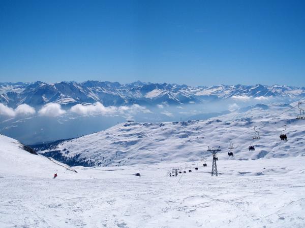 QanukBoards's tweet photo. What's your favorite place to snowboard? Laax, Corvatsch, Whistler, Cardrona, Tignes...? #MSUASP http://t.co/APJwZnJ42s