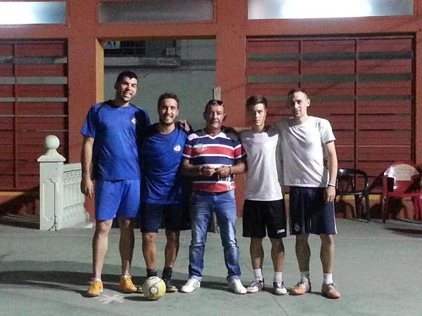 Los finalistas del 2x2 de "El Papeo" con el gran colegiado Angel Toril. Enhorabuena a los ganadores!!!