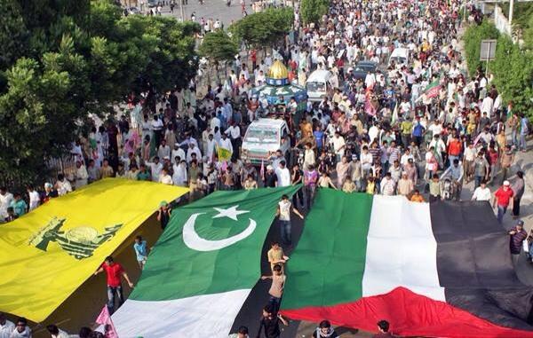 PositivePakstan's tweet image. The people of Pakistan will always stand with Palestine. We are sorry about our coward government for not helping you