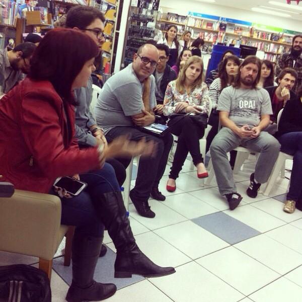 OpaMusic's tweet photo. Hoje teve bate-papo e pocket show em Floripa! Foi lindo! 
#semanadorock http://t.co/M4Wq0T5qqW