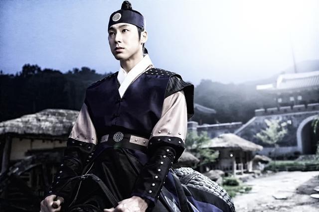 BsyebNaCQAAthh_.jpg:large