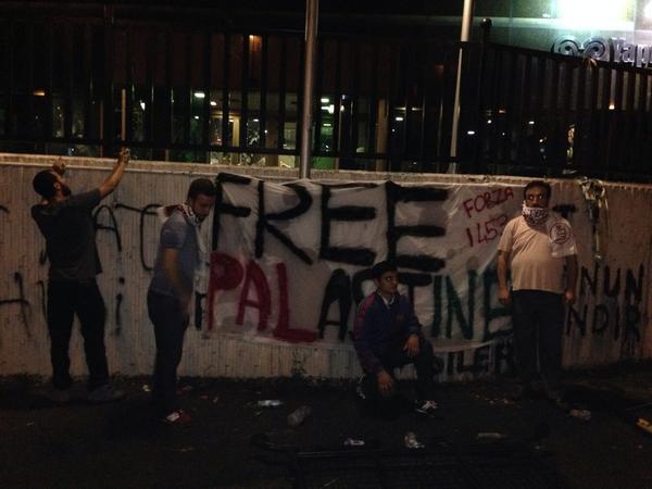 Gecenin son sahnesi. Biber gazından geriye kalan. #GazzeSiyonizmeMezarOlacak #GazaUnderAttack #GazzedeKatliamVar