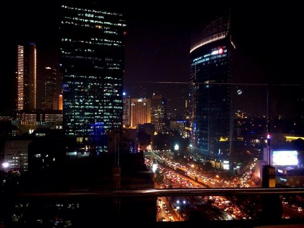 JhonSmily's tweet photo. From My Rooftop at hotel @allseasonsthmrn #latepost http://t.co/wCNkZzStW9