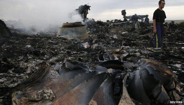 yolanda_erni's tweet photo. :( “@BBCNewsAsia: In pictures: Malaysia Airlines #Mh17 plane crash in #Ukraine http://t.co/opfJM1ntPu http://t.co/BoWd2fnuqP”