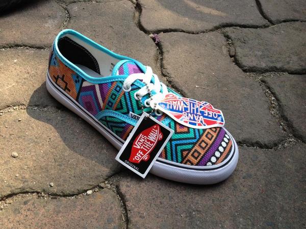 vans authentic tribal