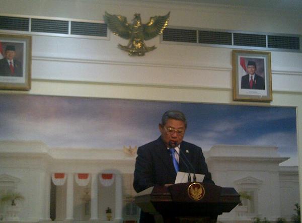 President Susilo Bambang Yudhoyono delivers a statement reacting to the tragedy involving Malaysia Airlines Flight 17, which was carrying at least 12 Indonesians on board when it went down in Ukraine on Thursday. Photo courtesy of Cabinet Secratariat.