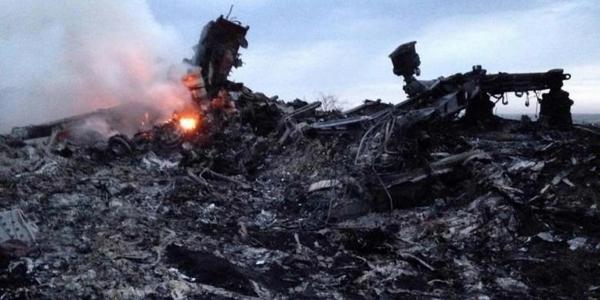 nezshaicha's tweet photo. OMG this is so sad :(   >> kompascom: Malaysia Airlines #MH17 Ditembak Siapa? http://t.co/vIGwXJZGvI http://t.co/YG5Fg5i3An"