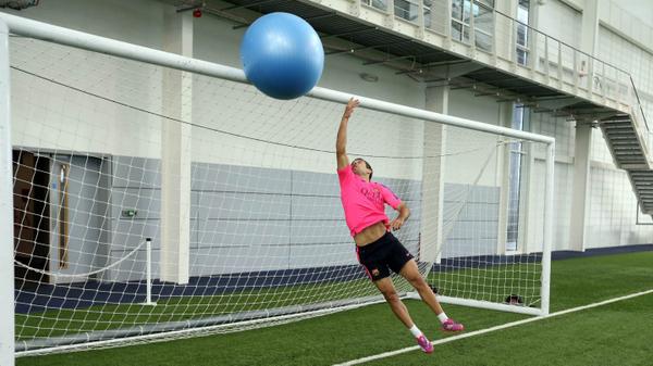 FCBarcelona_cat's tweet photo. VÍDEO - Inside view: No et perdis els curiosos penals entre @Rafinha i @JordiAlba #stageFCB http://t.co/HAYzhk5kl7 http://t.co/DEnl6wf4uX
