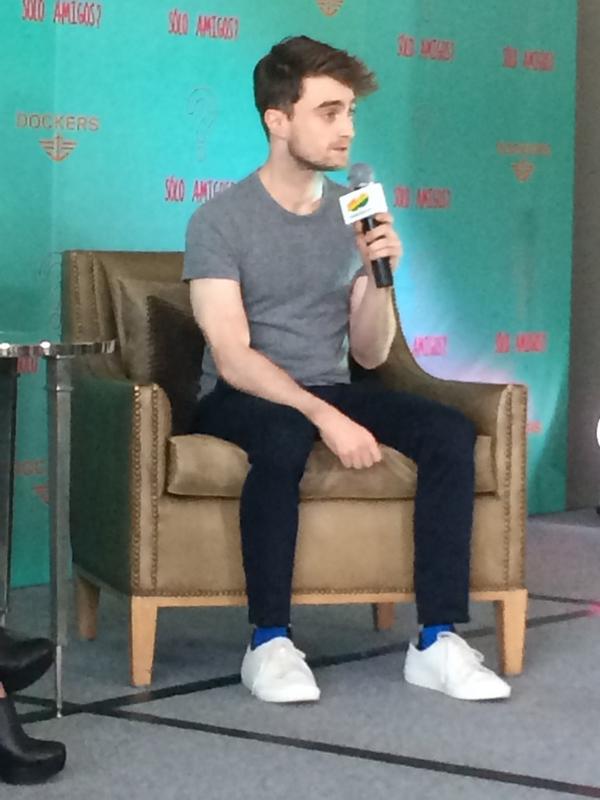 los40mx's tweet photo. #DanielRadcliffe nos cuenta todo lo que aprendió de #HarryPotter  en el #VideoChat40 conéctate http://t.co/PHKVuJT9wt http://t.co/w5JjwHB5EW