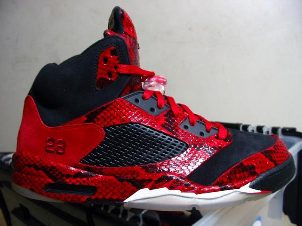 RNikes tweet picture