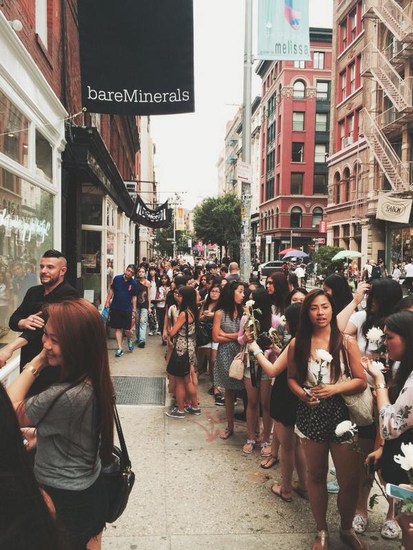 bareMinerals tweet picture