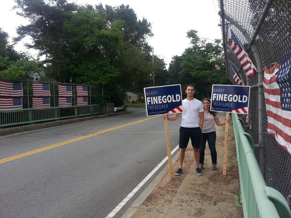 Barry_Finegold's tweet image. Honk if you see us #vizzing on the Old Mishawum Rd. overpass or off of Route 128 Northbound! #mapoli #matreas