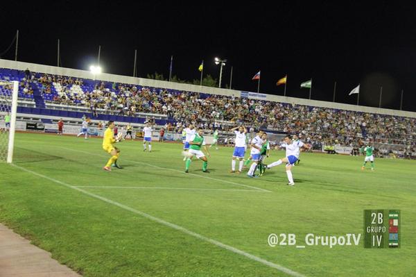 2B_GrupoIV's tweet photo. Secuencia de fotos del gol de @nereo10 
@marbella_fc - @RBetisOficial http://t.co/0ReCRrU267