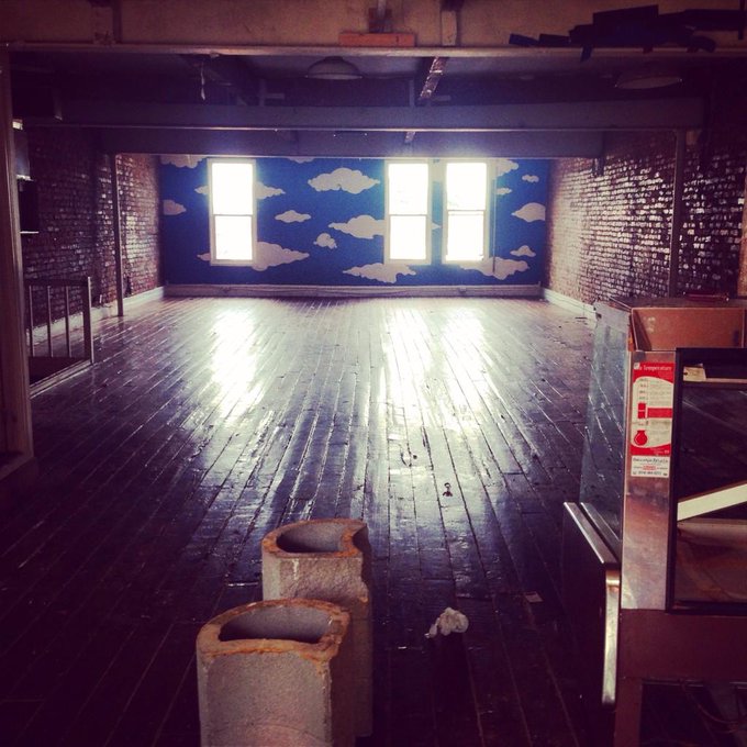 Ok guys it's official, Max and I are moving in a big beautiful loft. Yeee!!! We will make awesomely hot<a href="/tag/selfie"class="tags"><span>#selfie</span></a><a href="/tag/underthetable"class="tags"><span>#underthetable</span></a>