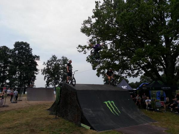 MonsterEnergyLT's tweet photo. Scenoje #LemonJoy o #BMX chebra raidina! http://t.co/yeuiiFxfFR