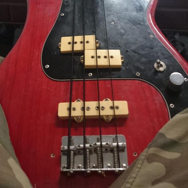 SkalmoldIceland's tweet photo. Black strings tonight. #fenderp http://t.co/UPbmGauEPB